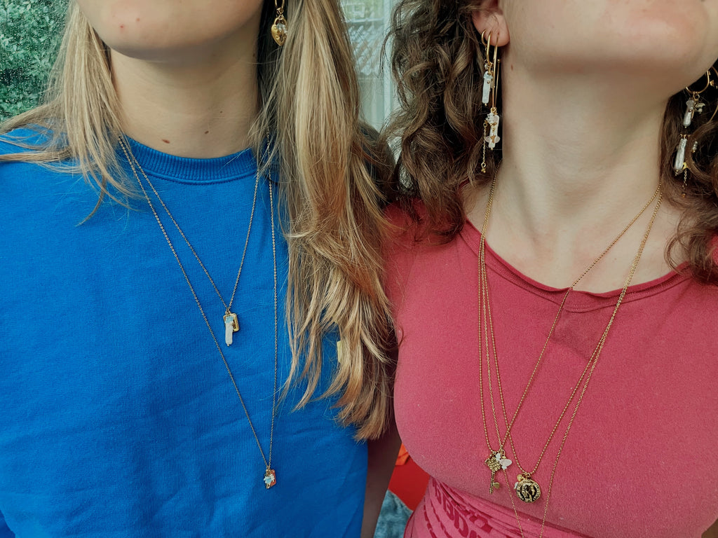 Hoops gekleurde steentjes